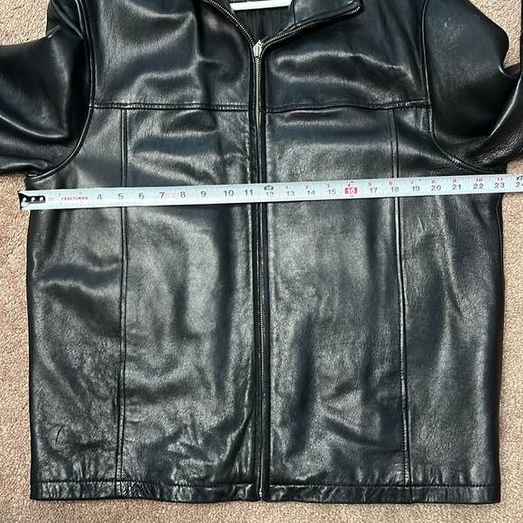 CLOSET CLEAN OUT. ACCEPTING ANY OFFER!
Men’s Bostonharbour leather jacket Medium - Picture 8 of 15